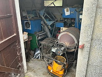 Partij oude machines (berging 3) - afbeelding 1 van  11