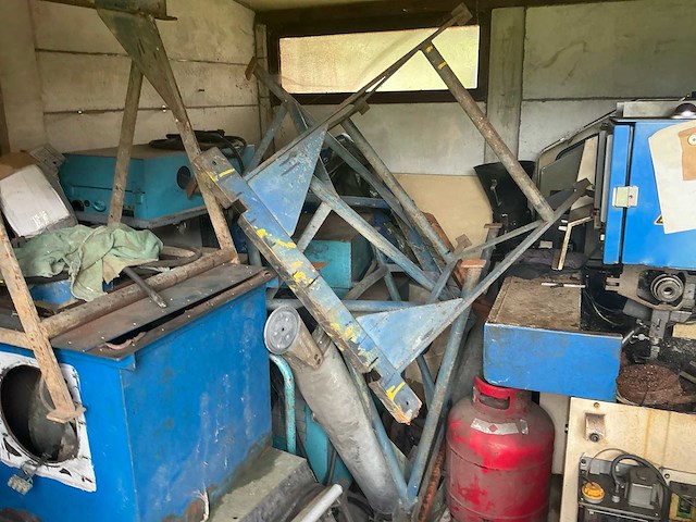 Partij oude machines (berging 3) - afbeelding 7 van  11