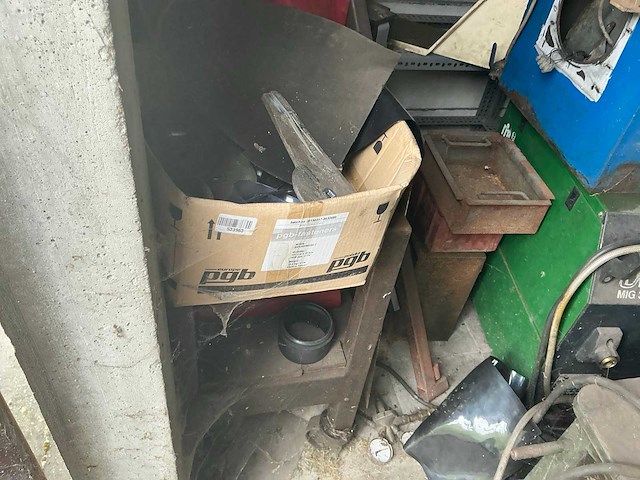 Partij oude machines (berging 3) - afbeelding 8 van  11