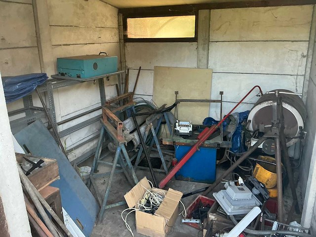 Partij oude machines (berging 3) - afbeelding 2 van  4