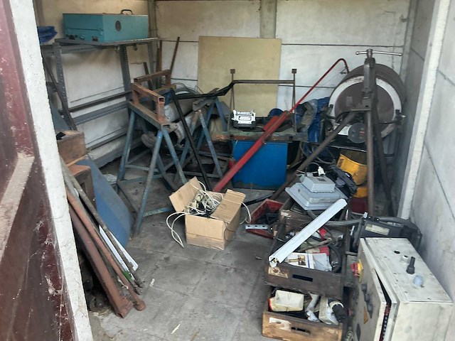 Partij oude machines (berging 3) - afbeelding 3 van  4