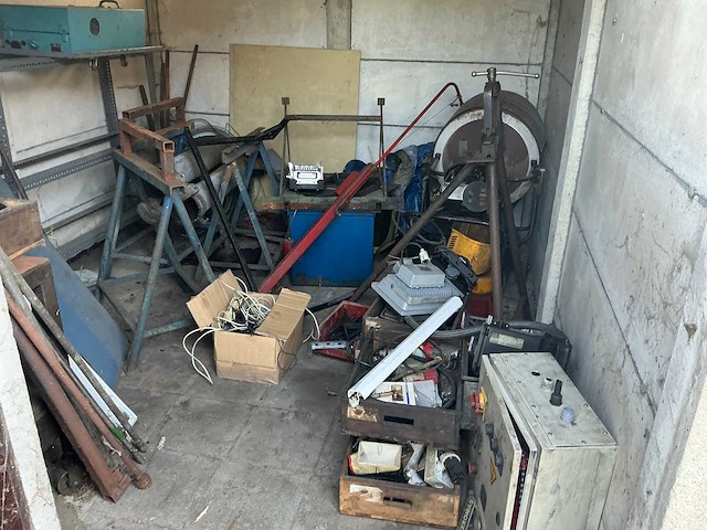 Partij oude machines (berging 3) - afbeelding 4 van  4