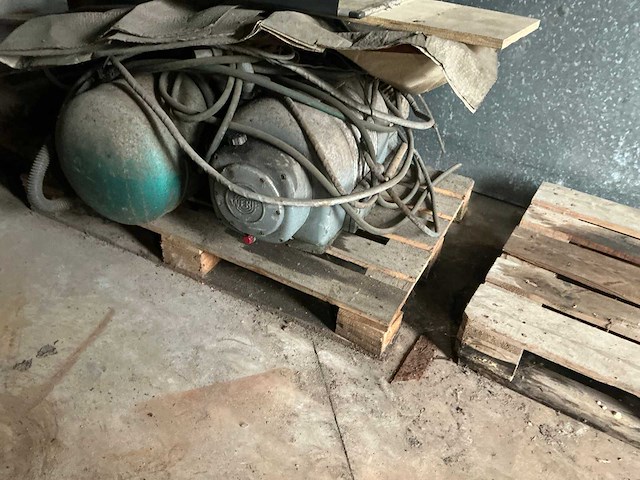 Partij oude machines dienend als schroot - afbeelding 3 van  6