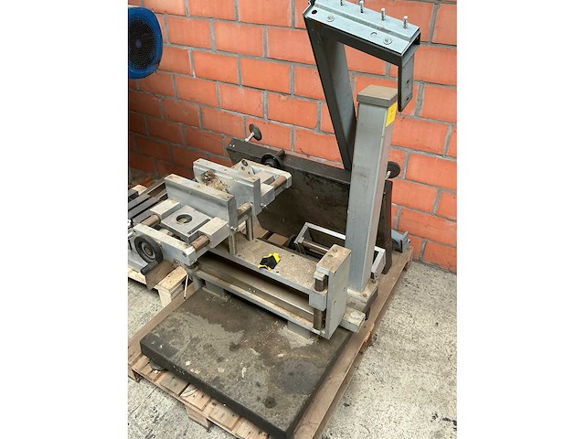 Partij oude machines en onderdelen - afbeelding 3 van  7