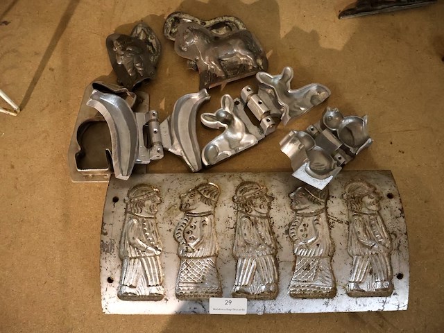 Partij oude mallen - afbeelding 1 van  6