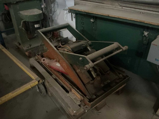 Partij oude metalen en machines - afbeelding 2 van  8