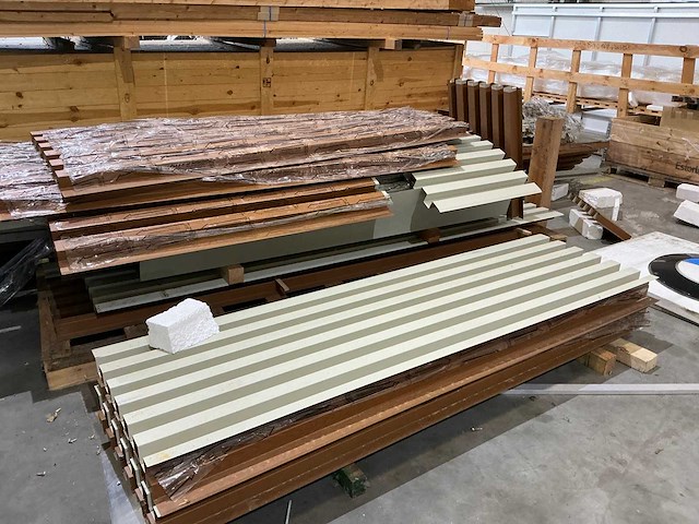 Partij oude reclameborden, alu profielen en diversen - afbeelding 5 van  18