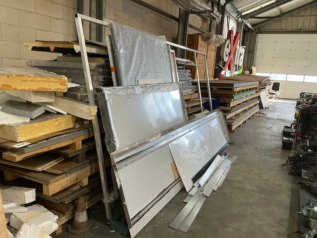 Partij oude reclameborden, alu profielen en diversen - afbeelding 8 van  18