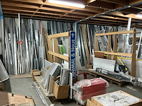 Partij oude reclameborden, alu profielen en diversen - afbeelding 1 van  18