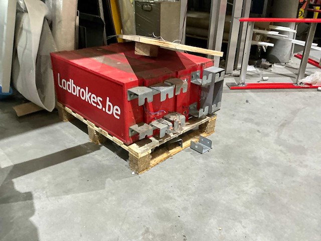 Partij oude reclameborden, alu profielen en diversen - afbeelding 13 van  18