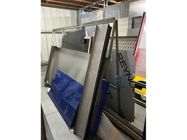 Partij oude reclameborden, alu profielen en diversen - afbeelding 15 van  18