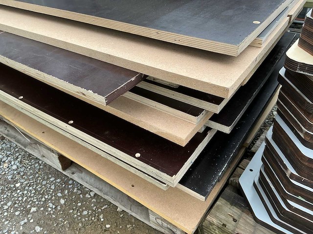 Partij overige hout- en multiplex plaatmateriaal - afbeelding 2 van  3