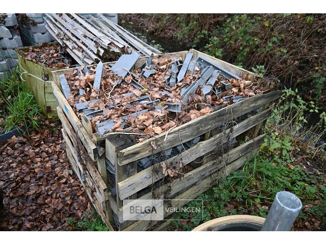 Partij paaltjes voor ecolat tuinafboording - afbeelding 1 van  4