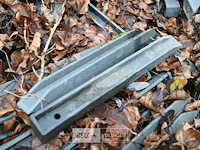 Partij paaltjes voor ecolat tuinafboording - afbeelding 2 van  4