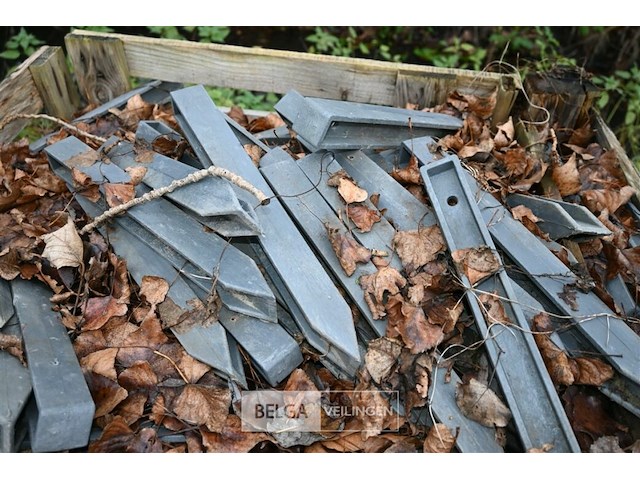 Partij paaltjes voor ecolat tuinafboording - afbeelding 3 van  4