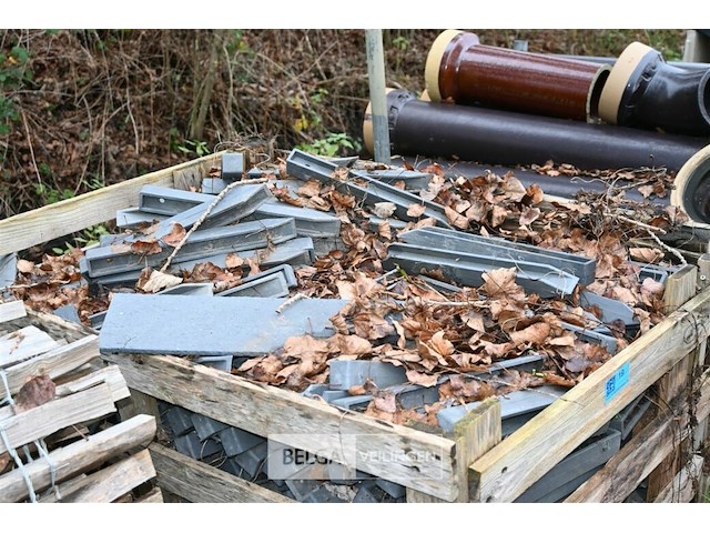 Partij paaltjes voor ecolat tuinafboording - afbeelding 4 van  4