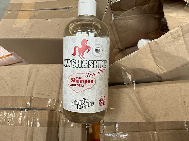 Partij paardenshampoo - afbeelding 2 van  6