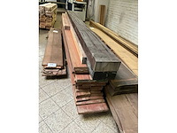 Partij padouk hout (circa 16 m2) + 2 balken - afbeelding 2 van  5