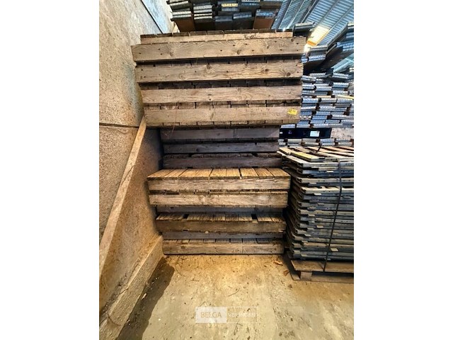 Partij paletten - afbeelding 1 van  3