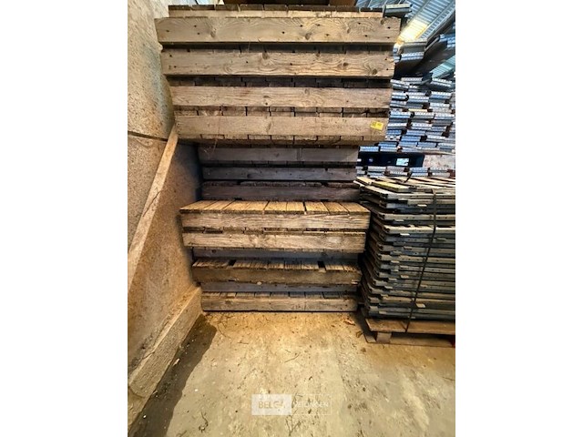 Partij paletten - afbeelding 2 van  3