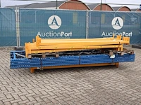 Partij palletstellingen met staanderframes en draagbalken
