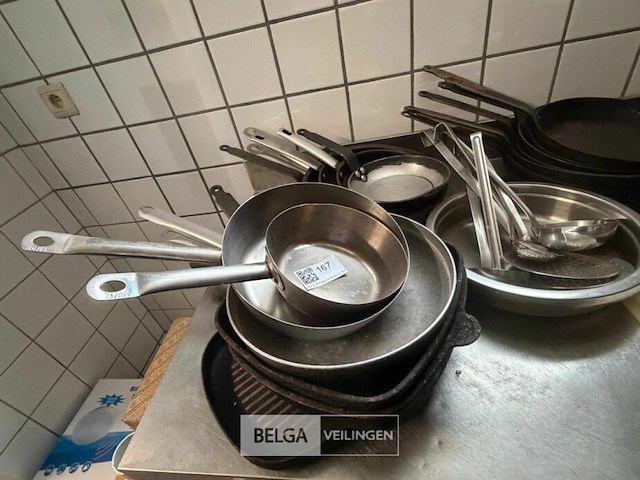 Partij pannen - afbeelding 1 van  8