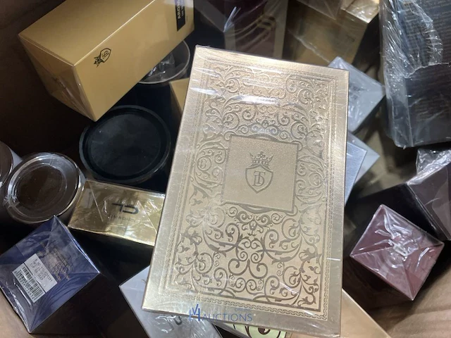 Partij parfum en accessoires - afbeelding 6 van  15
