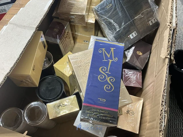Partij parfum en accessoires - afbeelding 7 van  15
