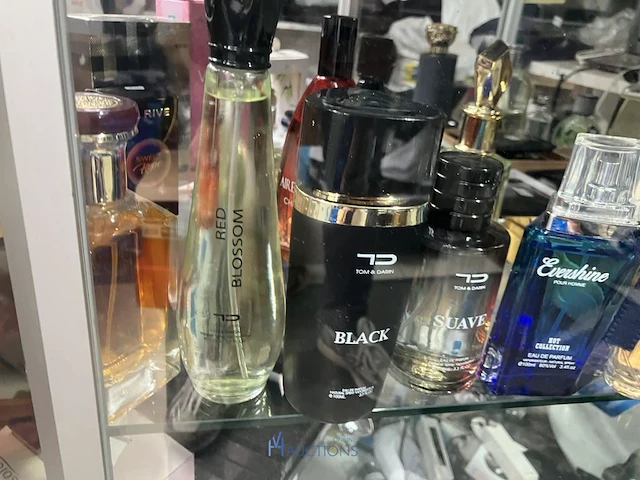 Partij parfum en accessoires - afbeelding 8 van  15