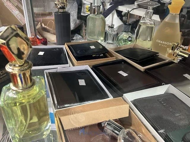 Partij parfum en accessoires - afbeelding 12 van  15