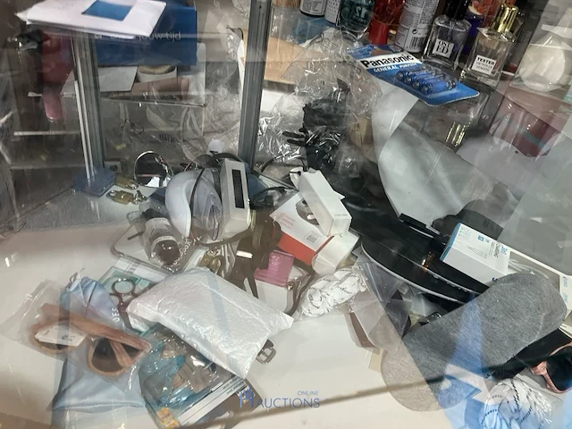 Partij parfum en accessoires - afbeelding 13 van  15