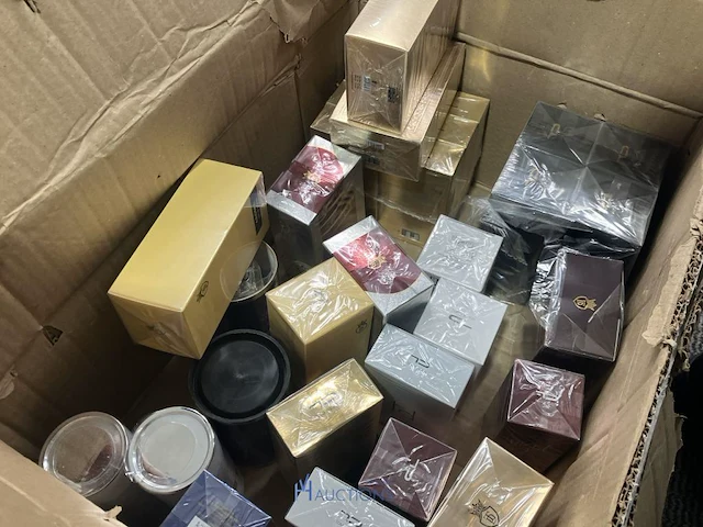 Partij parfum en accessoires - afbeelding 15 van  15
