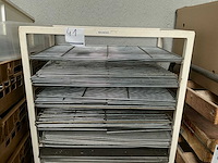 Partij patisserieschalen en roosters - afbeelding 2 van  4
