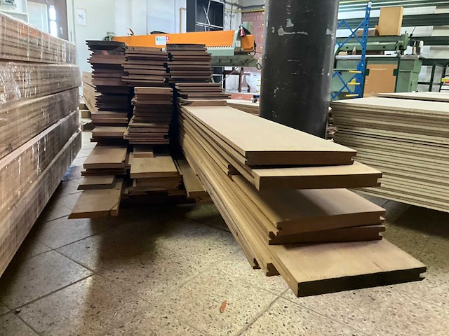 Partij perenhout latten - afbeelding 7 van  7