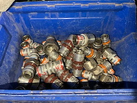Partij perskoppelingen en sanitaire accessoires - afbeelding 1 van  4