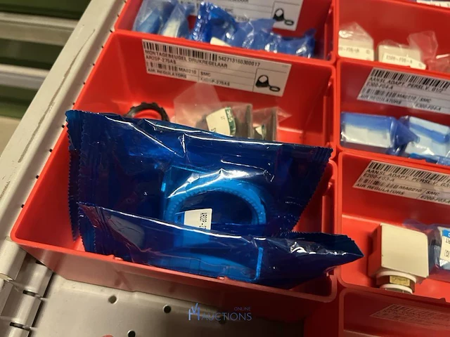 Partij persluchtregeling, ventielen en meetcomponenten - afbeelding 75 van  218