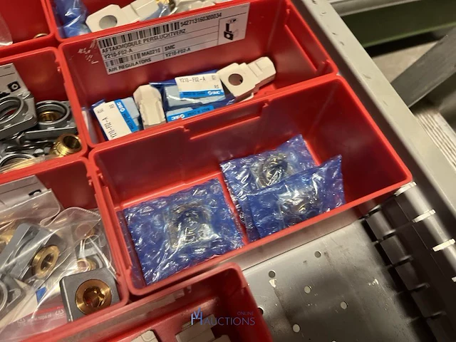 Partij persluchtregeling, ventielen en meetcomponenten - afbeelding 83 van  218