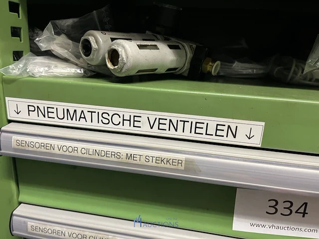 Partij persluchtregeling, ventielen en meetcomponenten - afbeelding 79 van  218