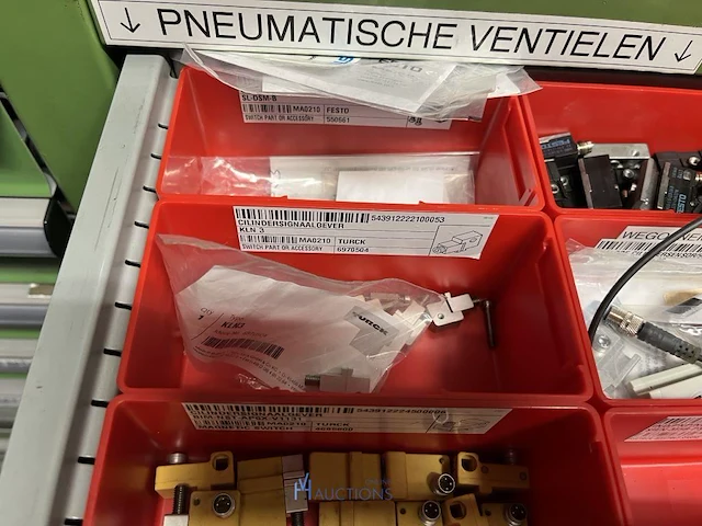 Partij persluchtregeling, ventielen en meetcomponenten - afbeelding 113 van  218