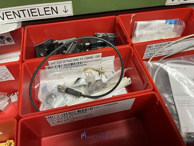 Partij persluchtregeling, ventielen en meetcomponenten - afbeelding 140 van  218