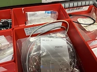Partij persluchtregeling, ventielen en meetcomponenten - afbeelding 143 van  218