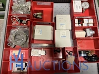 Partij persluchtregeling, ventielen en meetcomponenten - afbeelding 142 van  218
