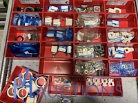 Partij persluchtregeling, ventielen en meetcomponenten - afbeelding 153 van  218