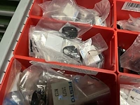 Partij persluchtregeling, ventielen en meetcomponenten - afbeelding 174 van  218