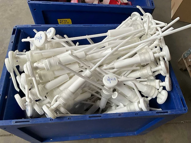 Partij p&g professional doseerpompen 30ml per keer voor 5 liter bidon - afbeelding 1 van  5