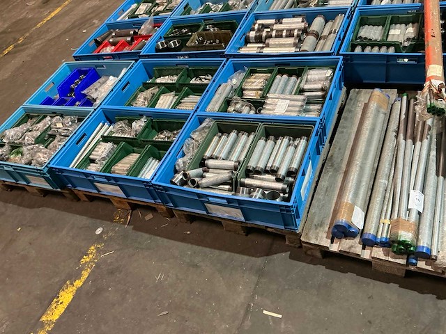 Partij pijpfitting materiaal - afbeelding 1 van  10
