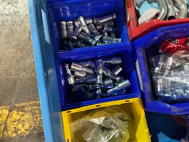 Partij pijpfitting materiaal - afbeelding 10 van  12
