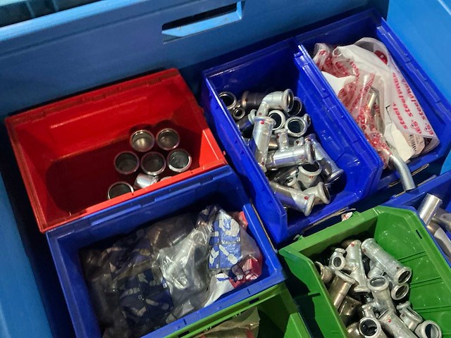 Partij pijpfitting materiaal - afbeelding 2 van  10