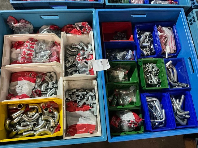 Partij pijpfitting materiaal - afbeelding 1 van  10