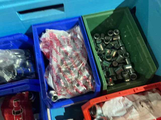 Partij pijpfitting materiaal - afbeelding 10 van  15